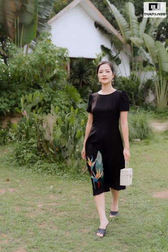 Đầm đũi linen thêu hoa thiên điểu
