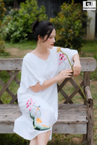 Váy đũi linen thêu hoa sen 
