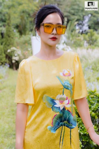 Đầm lụa vàng thuê sen