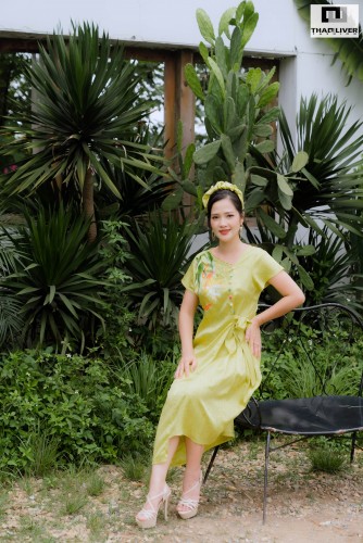 Đầm lụa thêu hoa quỳnh