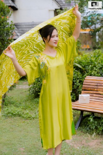 Váy Lụa Tơ Tằm Thêu Hoa Cúc