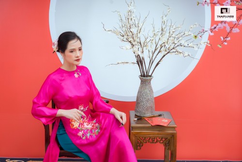 Áo dài lụa tơ tằm thêu tay thủ công