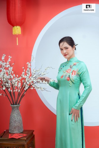 Áo dài lụa tơ tằm thêu tay thủ công