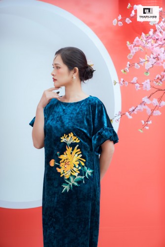 Đầm nhung nhám thêu tay 