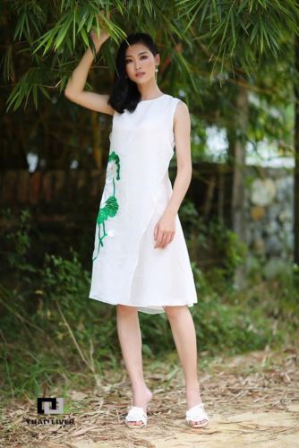Váy lụa tơ tằm thêu hoa sen