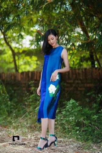 Váy lụa tơ tằm thêu hoa sen